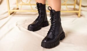 Sepatu Boots Wanita