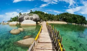 Pantai Tanjung Tinggi, Surga di Belitung yang Menghipnotis Dunia